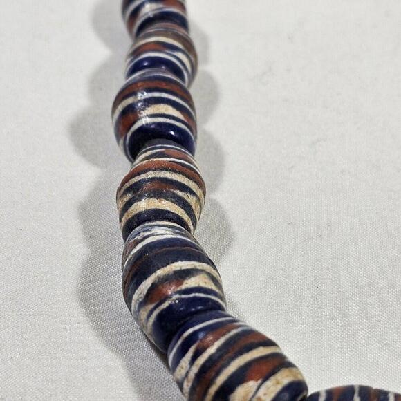 Vintage Venetian Fancy Glass African Trade Chevron Beads String Of 29 - Picture 4 of 7